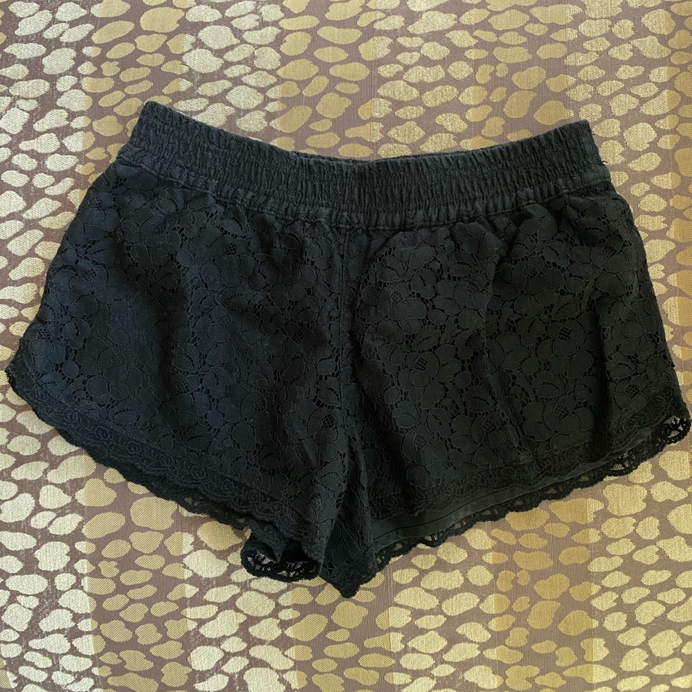 Aritzia Talula Lace Shorts
